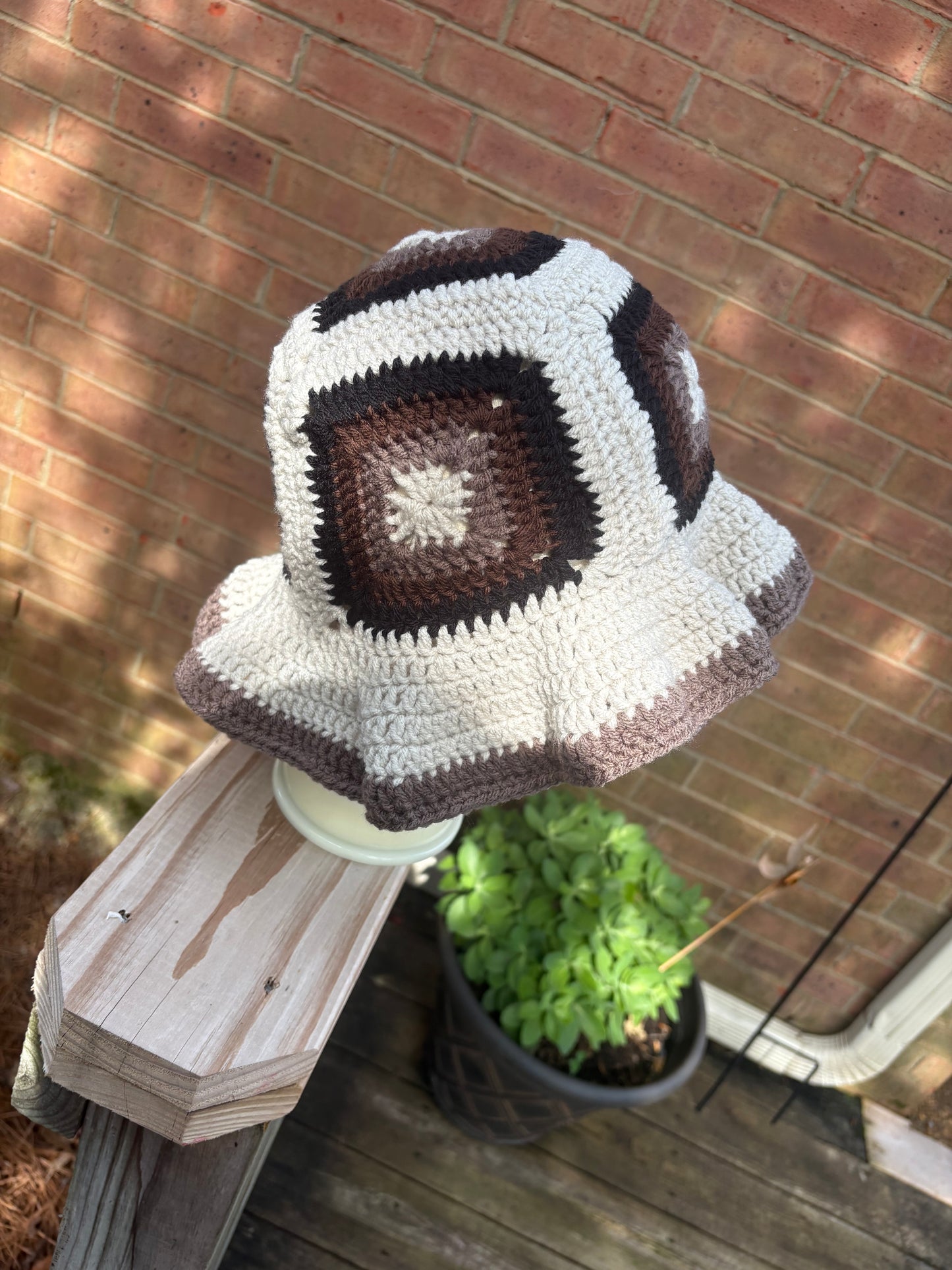 Sweet Cream Wavy Bucket Hat